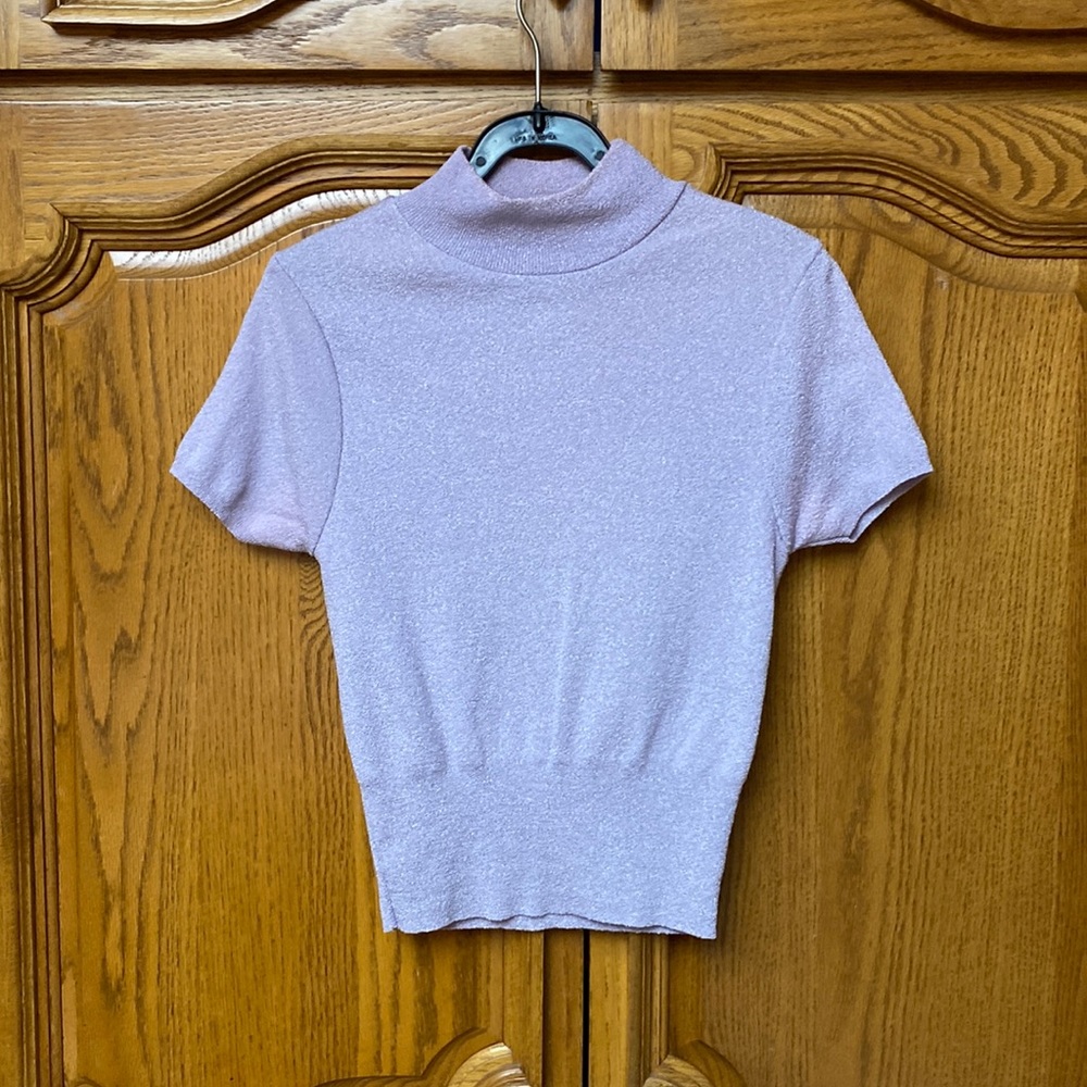 Trigoly moc turtle short sleeve fitted top. Stretchy 100% nylon. Size small
